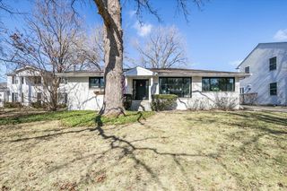 440 W Sheridan Place, Lake Bluff, IL 60044