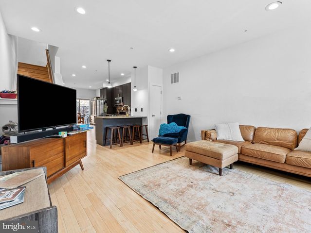 2034 TRENTON AVE, Philadelphia, PA 19125