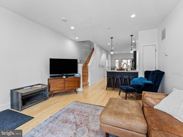 2034 TRENTON AVE, Philadelphia, PA 19125