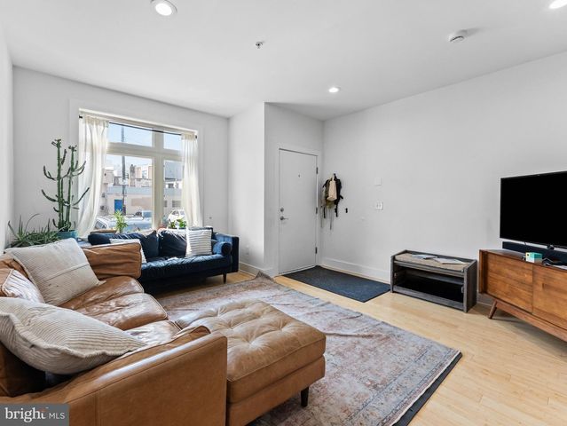 2034 TRENTON AVE, Philadelphia, PA 19125