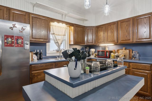 1327 E 10th Street, Okmulgee, OK 74447