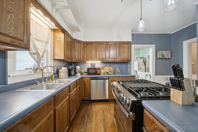 1327 E 10th Street, Okmulgee, OK 74447