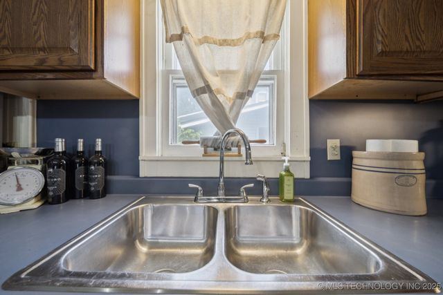 1327 E 10th Street, Okmulgee, OK 74447