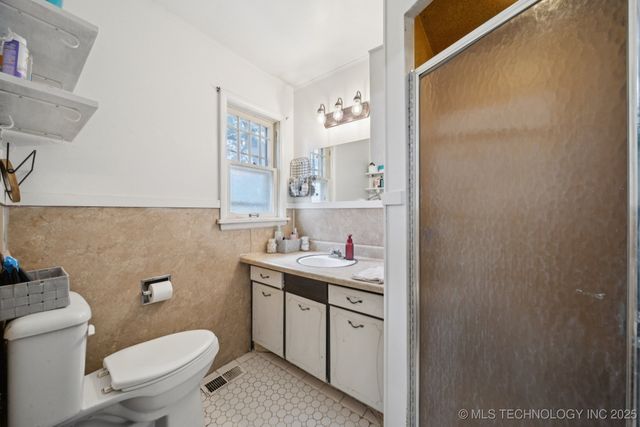 1327 E 10th Street, Okmulgee, OK 74447