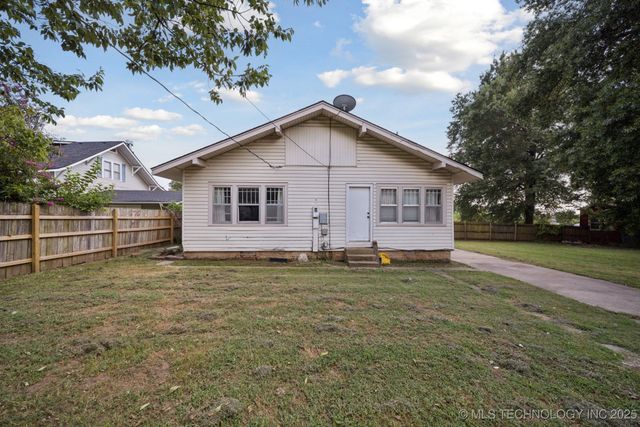 1327 E 10th Street, Okmulgee, OK 74447