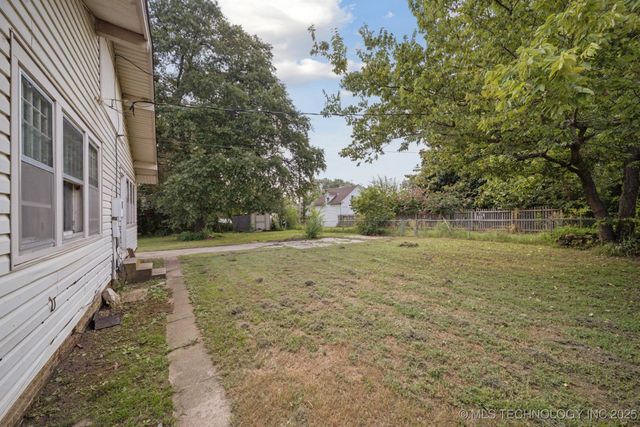 1327 E 10th Street, Okmulgee, OK 74447