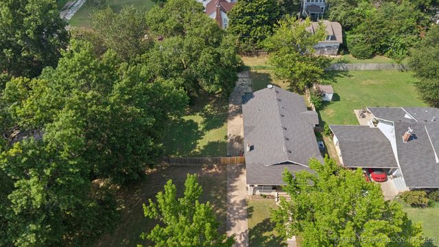 1327 E 10th Street, Okmulgee, OK 74447