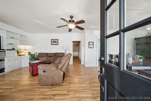 1327 E 10th Street, Okmulgee, OK 74447