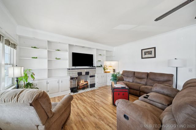 1327 E 10th Street, Okmulgee, OK 74447