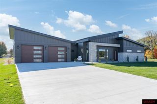 11 South Pointe Court, North Mankato, MN 56003