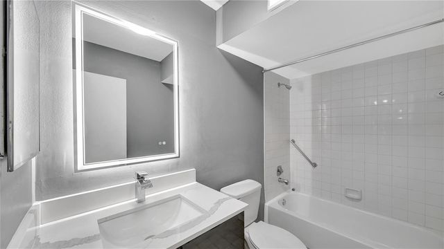 10433 Sunrise Lakes Boulevard 409, Sunrise, FL 33322