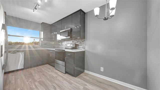 10433 Sunrise Lakes Boulevard 409, Sunrise, FL 33322