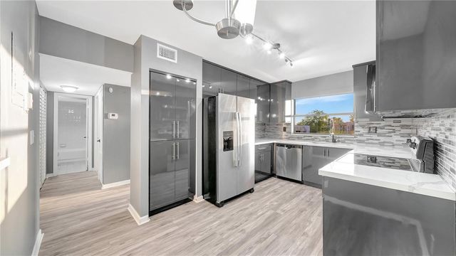 10433 Sunrise Lakes Boulevard 409, Sunrise, FL 33322