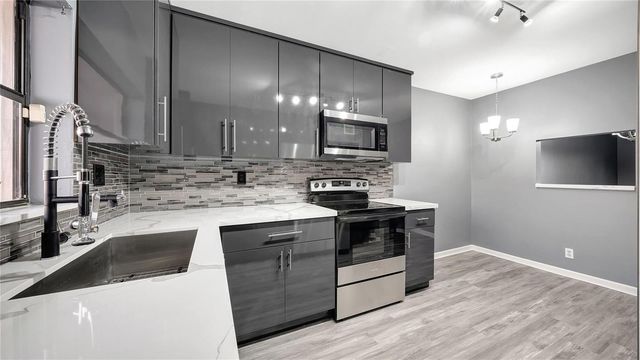 10433 Sunrise Lakes Boulevard 409, Sunrise, FL 33322