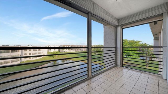 10433 Sunrise Lakes Boulevard 409, Sunrise, FL 33322