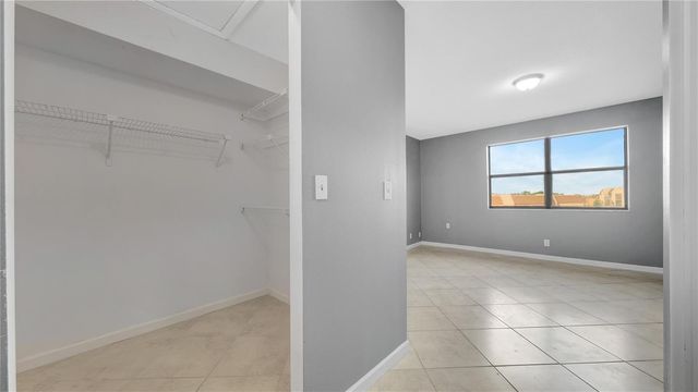 10433 Sunrise Lakes Boulevard 409, Sunrise, FL 33322