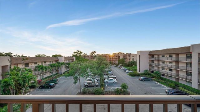 10433 Sunrise Lakes Boulevard 409, Sunrise, FL 33322