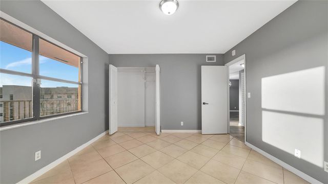 10433 Sunrise Lakes Boulevard 409, Sunrise, FL 33322