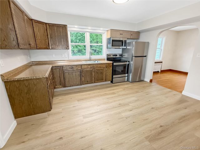 4332 Albany Post Road 5, Hyde Park, NY 12538