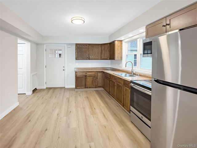 4332 Albany Post Road 5, Hyde Park, NY 12538