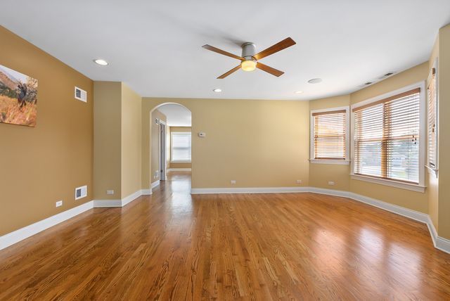 389 W Evergreen Lane, Elmhurst, IL 60126