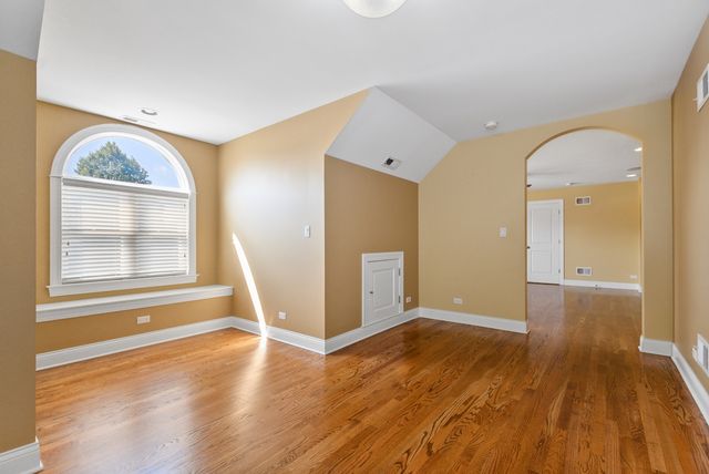 389 W Evergreen Lane, Elmhurst, IL 60126