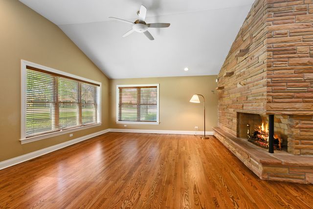 389 W Evergreen Lane, Elmhurst, IL 60126