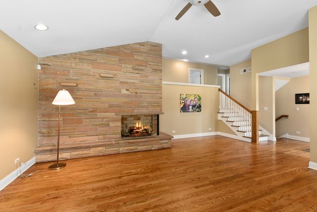 389 W Evergreen Lane, Elmhurst, IL 60126