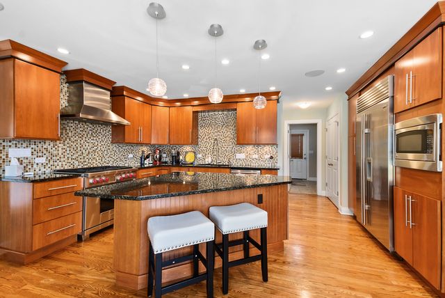 389 W Evergreen Lane, Elmhurst, IL 60126