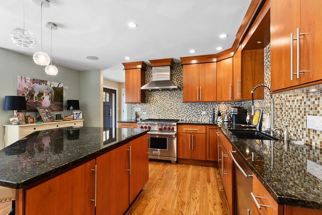 389 W Evergreen Lane, Elmhurst, IL 60126