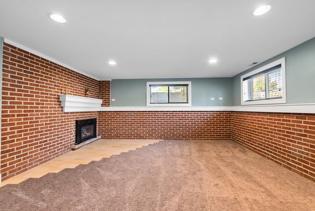 389 W Evergreen Lane, Elmhurst, IL 60126
