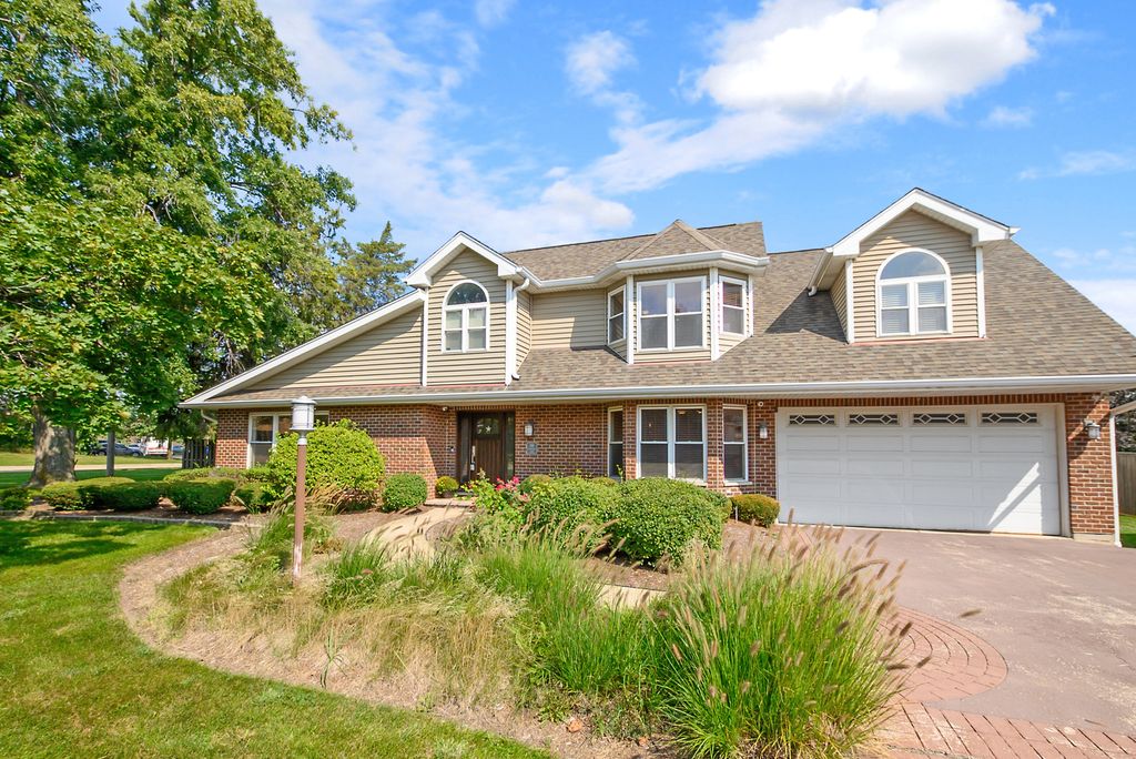 389 W Evergreen Lane, Elmhurst, IL 60126