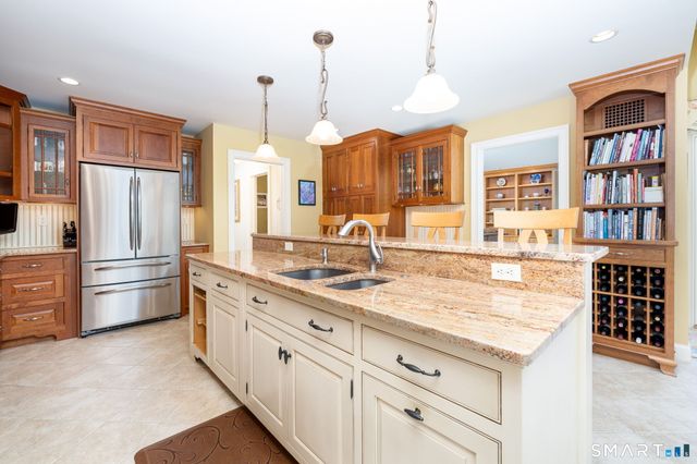 56 Larkspur Lane, Bristol, CT 06010
