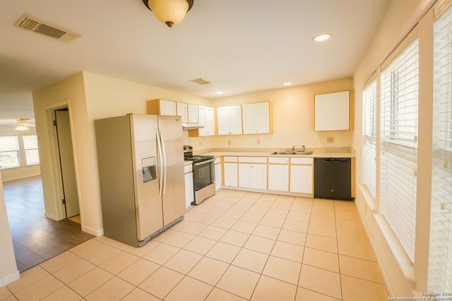 8811 Breezefield, San Antonio, TX 78240