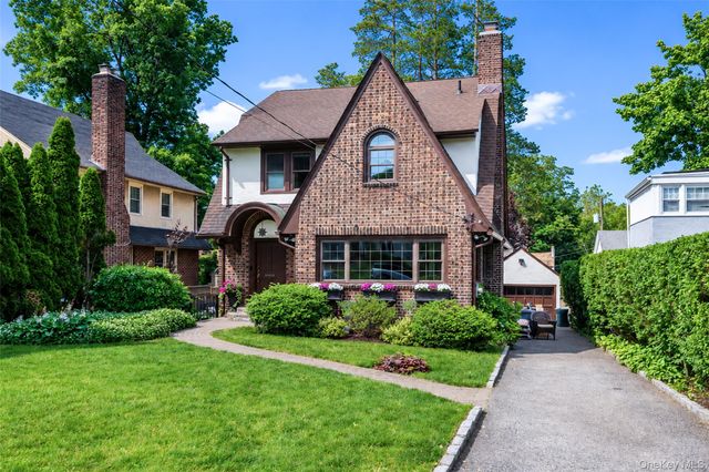 17 Bonnett Avenue, Larchmont, NY 10538