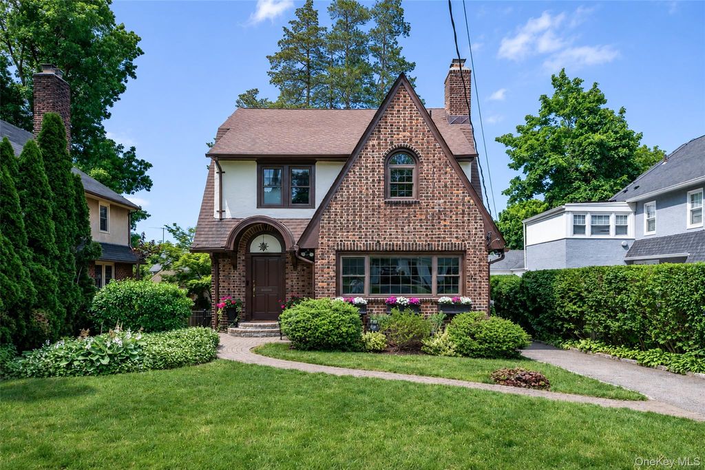 17 Bonnett Avenue, Larchmont, NY 10538