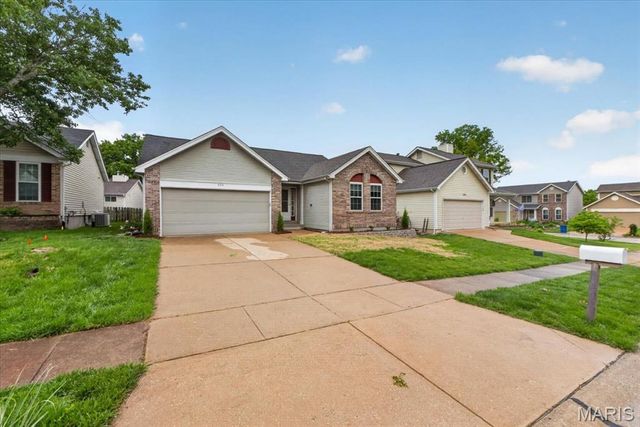 409 Hunters Crossing Court, Wildwood, MO 63040