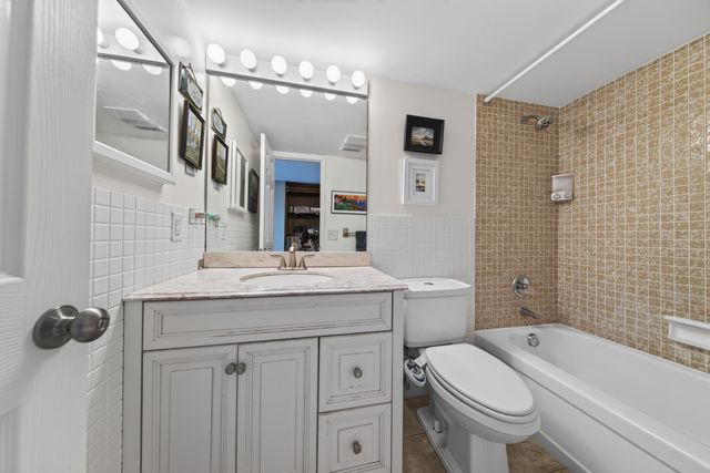 3010 NE 16th Avenue 502, Oakland Park, FL 33334