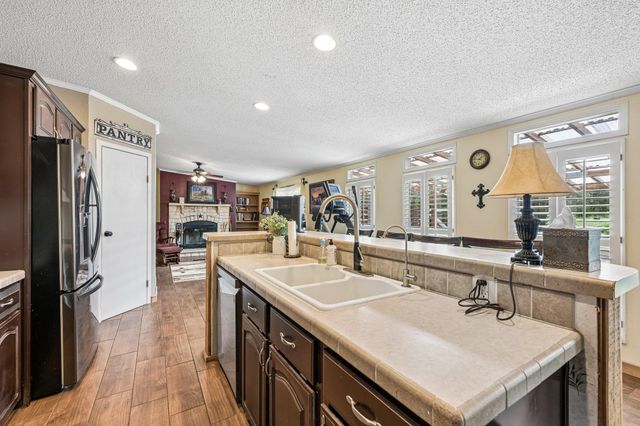 541 Hidden Oaks DR, Elgin, TX 78621