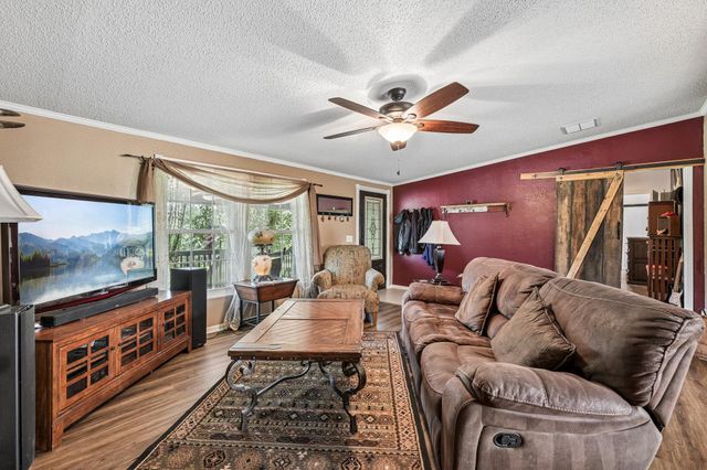 541 Hidden Oaks DR, Elgin, TX 78621