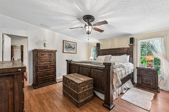541 Hidden Oaks DR, Elgin, TX 78621
