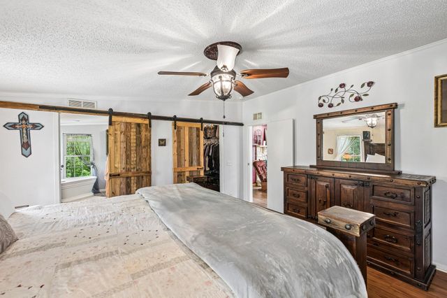 541 Hidden Oaks DR, Elgin, TX 78621
