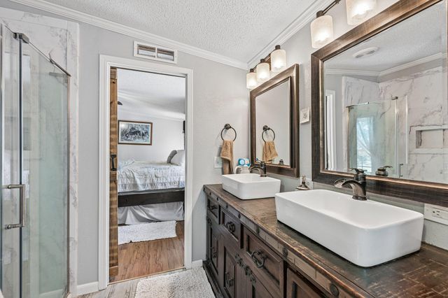 541 Hidden Oaks DR, Elgin, TX 78621