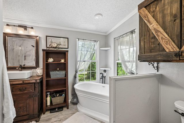 541 Hidden Oaks DR, Elgin, TX 78621