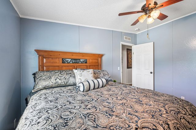 541 Hidden Oaks DR, Elgin, TX 78621