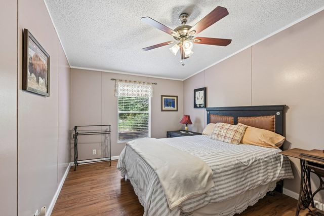 541 Hidden Oaks DR, Elgin, TX 78621