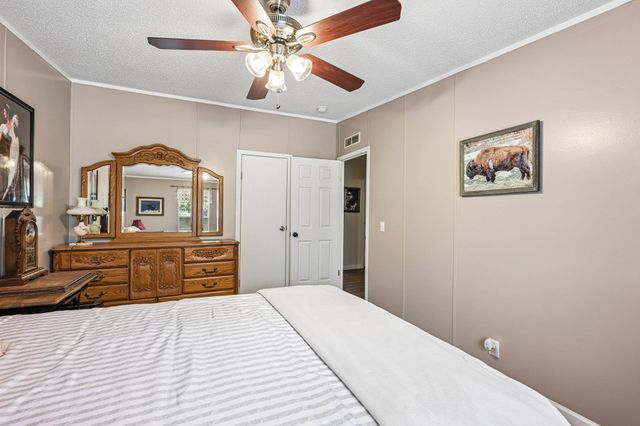 541 Hidden Oaks DR, Elgin, TX 78621