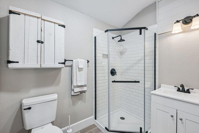 541 Hidden Oaks DR, Elgin, TX 78621