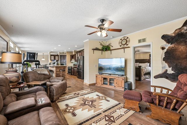 541 Hidden Oaks DR, Elgin, TX 78621