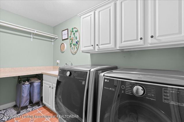 6044 Marietta Way, East Lansing, MI 48823